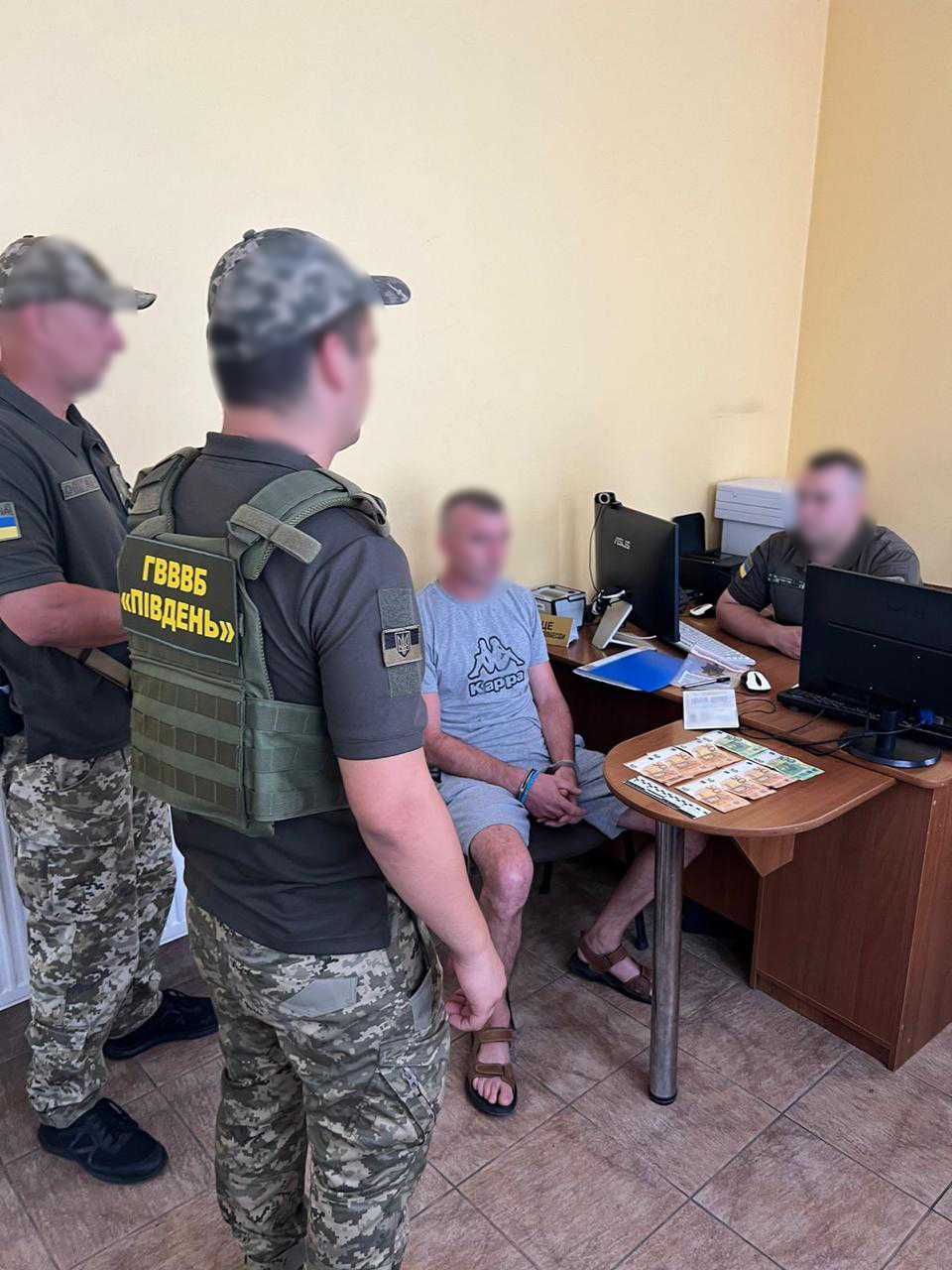 На Вінниччині чоловік пропонував прикордонникам хабар, щоб виїхати за межі України