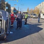 Від удару авто перекинулося: оприлюднили запис ДТП на проспекті Юності (Відео)