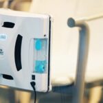 Роботи-мийники вікон: чи варто купувати та як вони працюють