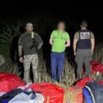 Хотів утекти з України на параплані: прикордонники затримали 48-річного хмельничанина
