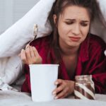 Как перестать заедать стресс на работе: 7 стратегий без диет