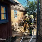 На Вінниччині: гараж згорів, полум'я перекинулось на літню кухню через коротке замикання