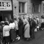 Росія крокує в СРСР: картки, дефіцит, блат, зерно, хліб по талонах.