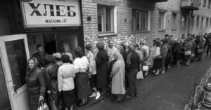 Росія крокує в СРСР: картки, дефіцит, блат, зерно, хліб по талонах.