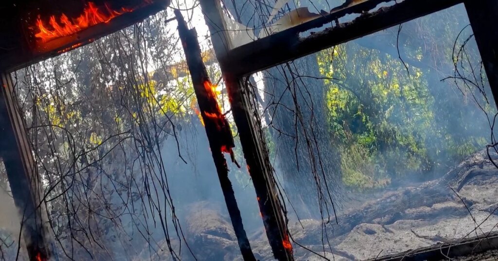 Вінницька промзона вкрилася димом: загорання на колишній території промислового підприємства.