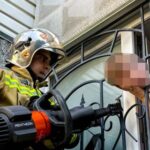 Вінницькі герої: 4-річного хлопчика визволили з віконної пастки, дивовижна рятувальна операція.