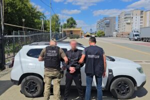 Молдова видала Вінничанина-організатора нелегального переправлення чоловіків за кордон.