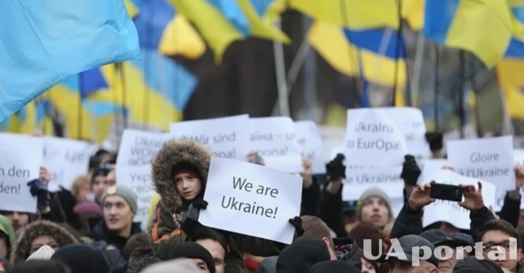 "Нова пошта" та мігранти: SMS-скандал, що розколов Україну