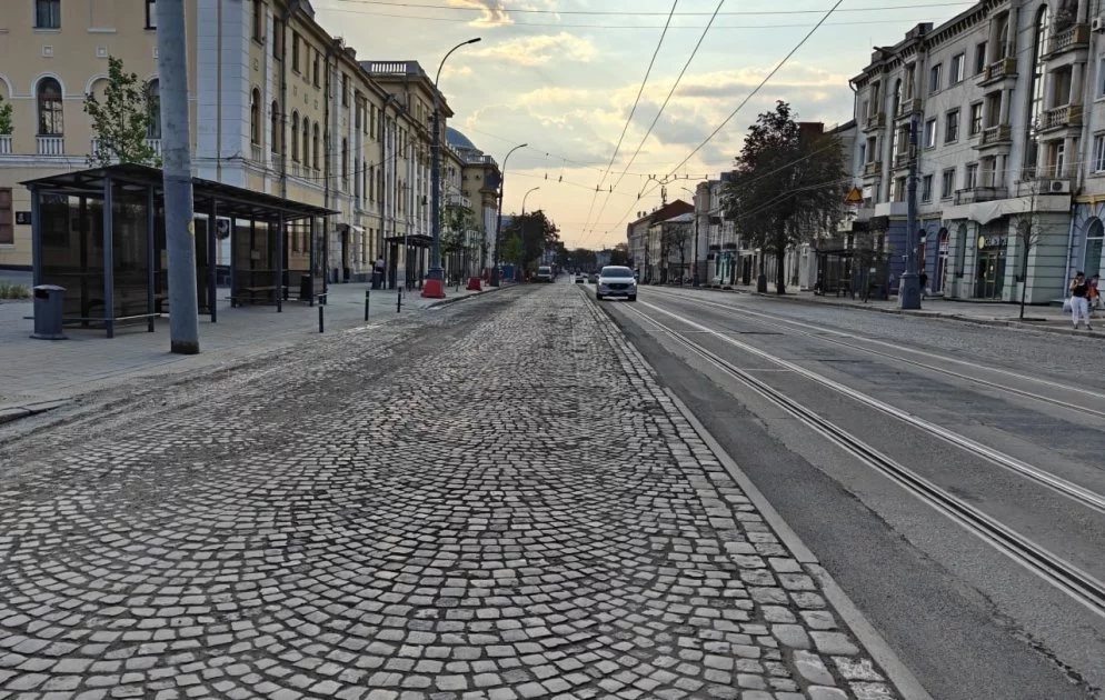 Соборна у Вінниці: дорога оновлена, бруківка повернена.