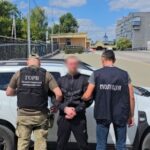 Вінничанина, що ховався у Молдові, екстрадували до України за підозрою у незаконному переправленні чоловіків за кордон.