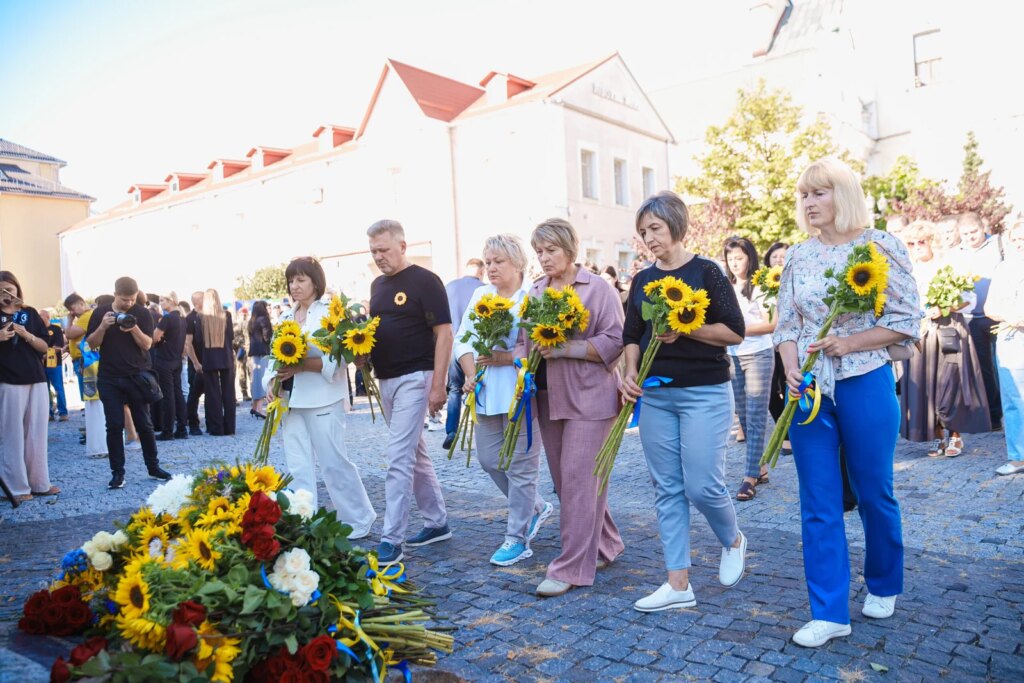 Вінниця пам'ятає: Захисники України, що віддали життя за державу.
