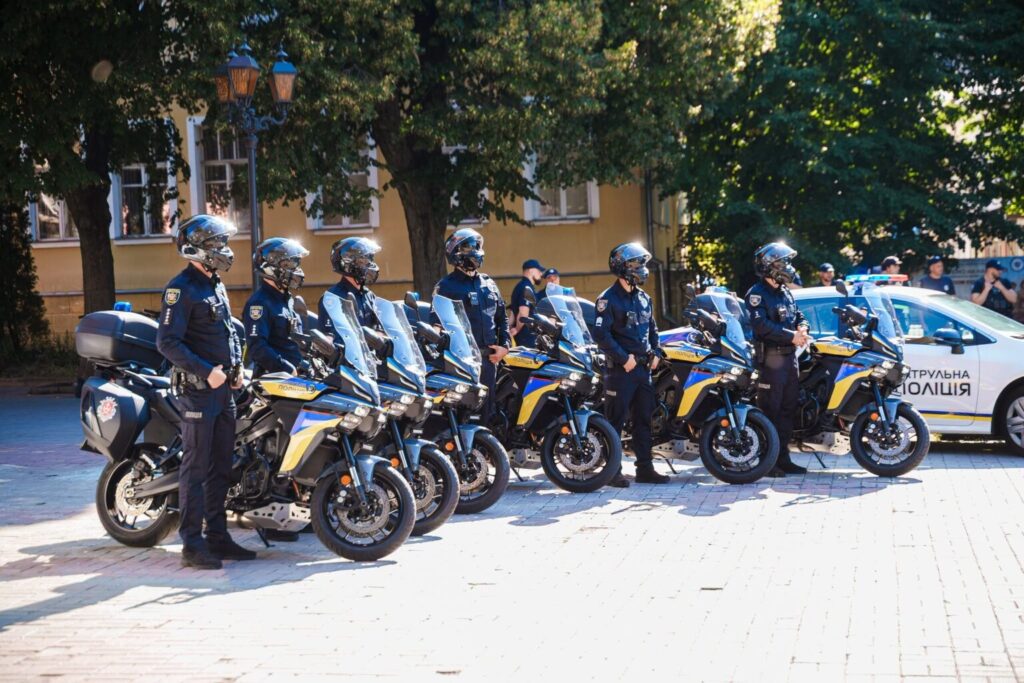 Вінницька патрульна поліція обирає швидкість: нові мотоцикли на дорогах міста!
