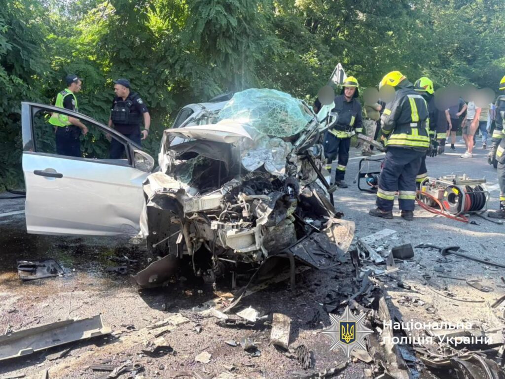 Вінницька поліція з'ясовує деталі смертельної ДТП на Тульчинщині.