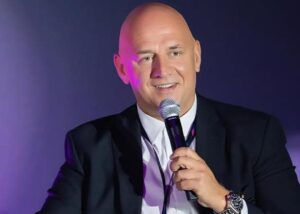 25 тисяч голосів за петицію: Потапа пропонують позбавити почесного звання.