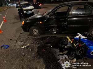 Вінниця: ДТП з постраждалими пішохідкою та мотоциклістом за добу.