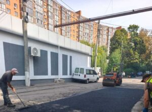Вінниця: Ремонт дворів триває – оновлення прибудинкових територій.