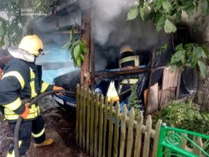 Вінницькі рятувальники: 5 пожеж за добу ліквідовано