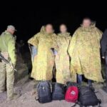 На Вінниччині чоловіки в маскувальних плащах намагалися втекти до Молдови.