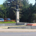 Пам’ятник Івану Бевзу у Вінниці: переїзд з Соборної до бібліотеки його імені