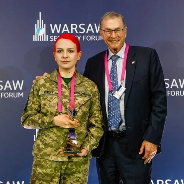"Пташка" з Вінниччини: Катерина Поліщук, парамедикиня 59-ї бригади, відзначена міжнародною премією за мужність.