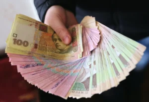 Вінничанин обчистив знайомого на 70 тисяч: грабіж з довірою.