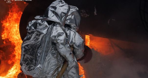 Вінниччина: Пожежа на критичній інфраструктурі після російської атаки, постраждалих немає