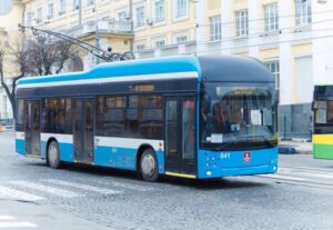 Вінниця: громадський транспорт продовжив роботу до опівночі після скорочення комендантської години