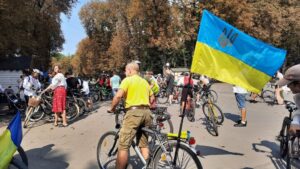Вінницький велопробіг на Геловін: світло, костюми та осінні дороги міста.
