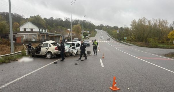 Жахлива аварія на Вінниччині: зіткнення двох автівок призвело до смерті та травмування людей.